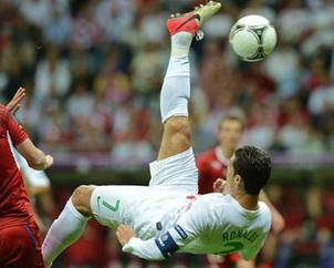 Сборная Португалии стала первым полуфиналистом Евро-2012